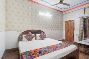 a bedroom with a large bed in a room at FabHotel Jyotish Bhawan in Ayodhya