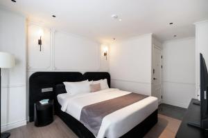 Postel nebo postele na pokoji v ubytování AMANA Boutique Hotel - Than Van Nhiep