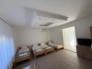 a room with two beds and a flat screen tv at Guest house Dunavac in Kovin