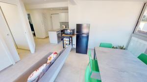 マントンにあるNice 2P with terrace and side sea viewのギャラリーの写真