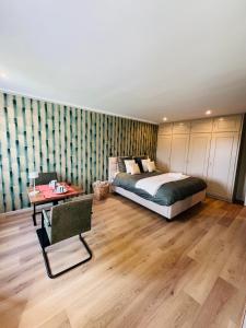 Voodi või voodid majutusasutuse Chambre d'hôtes Lucia avec vue sur jardin arboré toas