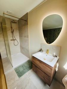 Foto sihtkohas Tournai asuva majutusasutuse Chambre d'hôtes Lucia avec vue sur jardin arboré galeriist