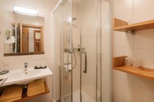 Ένα μπάνιο στο Hotel Käferhube +79 φωτογραφίες