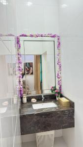 Koupelna v ubytování بيت مجهز بالكامل