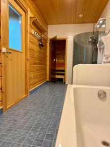 Ένα μπάνιο στο Whispering Pines