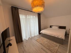 Postel nebo postele na pokoji v ubytování The View Apartment Bușteni