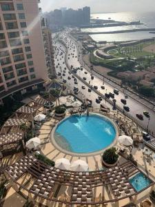 Πισίνα στο ή κοντά στο Luxury Sea View Apartment in Four Seasons Alexandria