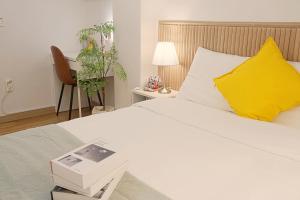 En eller flere senge i et værelse på Sun House