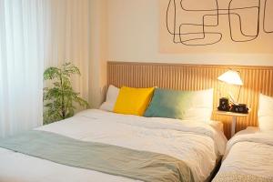 En eller flere senge i et værelse på Sun House