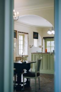 Köök või kööginurk majutusasutuses 16th century Norman Manor +11 fotot