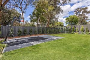 Κήπος έξω από το The Pavilion