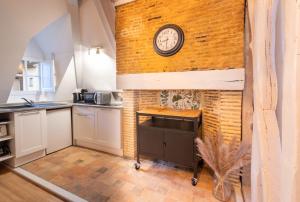 Køkken eller tekøkken på Historic Rennes Cozy apartment