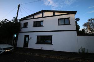 Το κτήριο όπου στεγάζεται  το διαμέρισμα