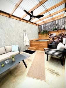 Χώρος καθιστικού στο Up the Hill