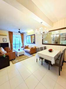 Χώρος καθιστικού στο Partial Seaview with Wifi, Batu Ferringhi