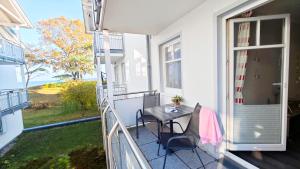 a small balcony with a table and chairs on it at Ferienwohnung Ostseeblick in Breege