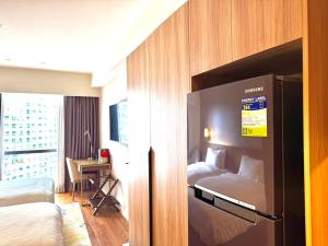 a hotel room with two beds and a desk at Mesmerizing Twin Bed with Rockwell View in Manila