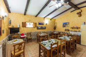 TV a/nebo společenská místnost v ubytování Casa Rural "La Bardena Blanca I "