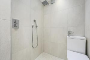 Et badeværelse på Modern cottage! 5 mins from central line!