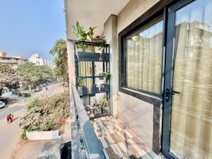 Balkón nebo terasa v ubytování QuickIn Stayz by The Aikaya + 17 fotografií