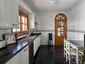 Køkken eller tekøkken på Casa Limonar By Solymar Holiday