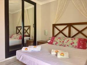 En eller flere senge i et værelse på Casa Limonar By Solymar Holiday + 42 billeder