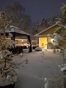 Το Kattugglans gästhus i utkanten av Ljungby τον χειμώνα