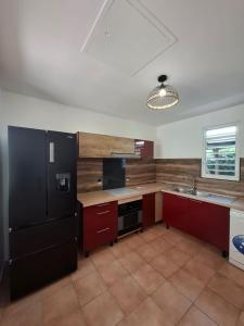 Η κουζίνα ή μικρή κουζίνα στο Villa Raie qui bulle 3 chambres climatisées