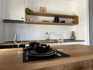 Fotografie z fotogalerie ubytování Azure Horizons - Seaside Retreat with Sea View v destinaci Kumbor + 25 fotografií