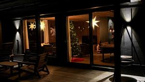 Fotografie z fotogalerie ubytování Christmas-decorated mountain cabin - panoramic view! v destinaci Torvetjørn + 36 fotografií