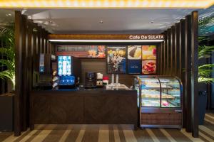 a fast food restaurant with a counter at HOTEL SULATA GIFU HASHIMA (Adult Only) in Hashima