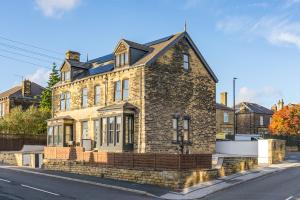 an old brick house on the side of a street at Rosemont ApartHotel in Leeds