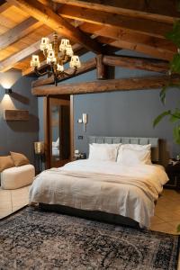 Un pat sau paturi într-o cameră la Trevihouse 10 min da aeroporto Orio al Serio BGY