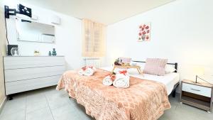 Ένα ή περισσότερα κρεβάτια σε δωμάτιο στο Sweet Apartment by Ca-Sa Check