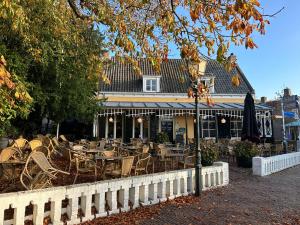 a restaurant with chairs and tables in front of a building at Restaurant Hotel Buitenlust in Amerongen