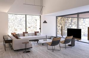 ein Wohnzimmer mit Sofa und Fernseher in der Unterkunft Kenshō Paros in Krotiri