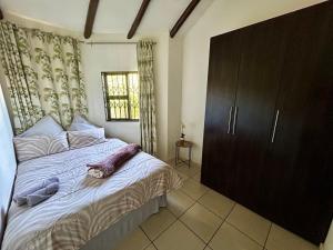 Una cama o camas en una habitación de 28 on Francis