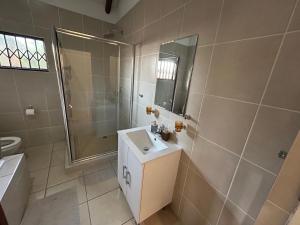 Un baño de 28 on Francis 10 fotos más