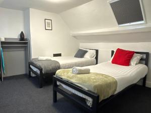 Postel nebo postele na pokoji v ubytování St James's Terrace Studio Rooms + 23 fotografií