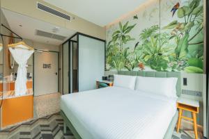 Ένα ή περισσότερα κρεβάτια σε δωμάτιο στο Hotel Waterloo Singapore - Handwritten Collection