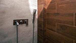 A bathroom at City Square Apartment Még 3 kép