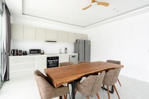 Køkken eller tekøkken på Tropical 3 bedroom Pool Villa in Meanam