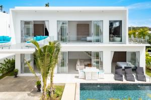 Swimmingpoolen hos eller tæt på Tropical 3 bedroom Pool Villa in Meanam