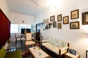 Μια τηλεόραση ή/και κέντρο ψυχαγωγίας στο amã Stays & Trails- Anand Bhawan Palace, Tirwa, Kannauj