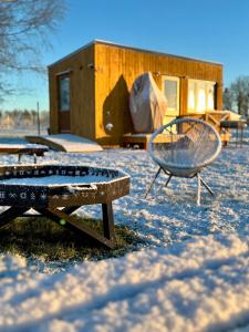 Sajūtu dārza mājiņa v zimě