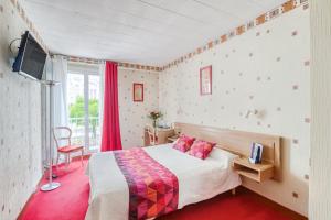 Ένα ή περισσότερα κρεβάτια σε δωμάτιο στο Contact Hôtel des Deux Moulins Limoges - Proche de la gare