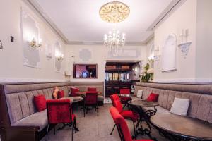 Χώρος καθιστικού στο Entire Sonora Park Hotel Sleeps 37 Central Pier