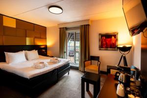 Postel nebo postele na pokoji v ubytování Leonardo Oranje Hotel Leeuwarden + 32 fotografií