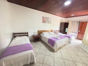 Postel nebo postele na pokoji v ubytování Chalés Casa Rosa