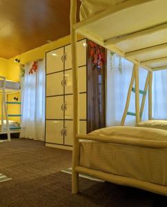 a bedroom with two bunk beds in a room at Piti khangpa in Kaza